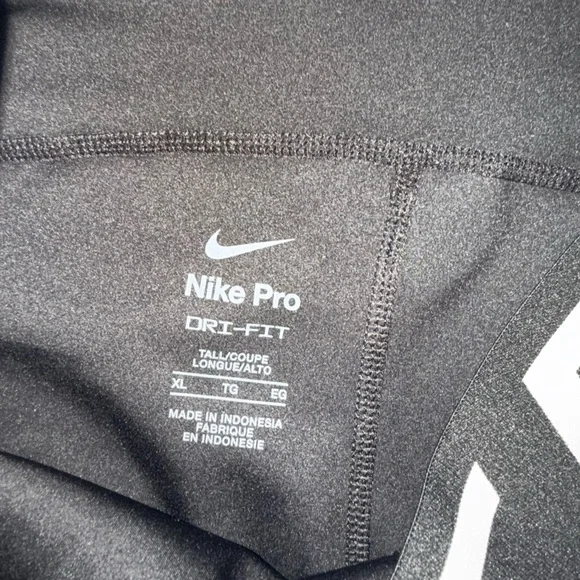 NWT Nike Pro Legging - Picture 2 of 5